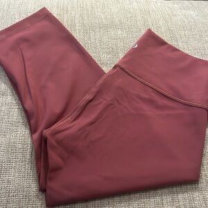 Lululemon size 6 mauve color capri leggings hardly worn